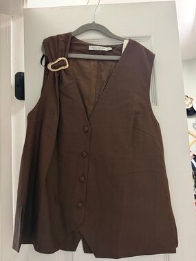 Mon Renn Brown Sleeveless Button Front Vest with Decorative Buckle